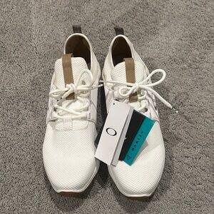 Oakley NWT Men's White Sneakers